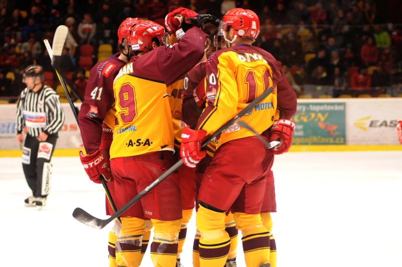 obrázek: Hokejisté Jihlavy a Třebíče postoupí do play-off. Brod bude hrát o udržení