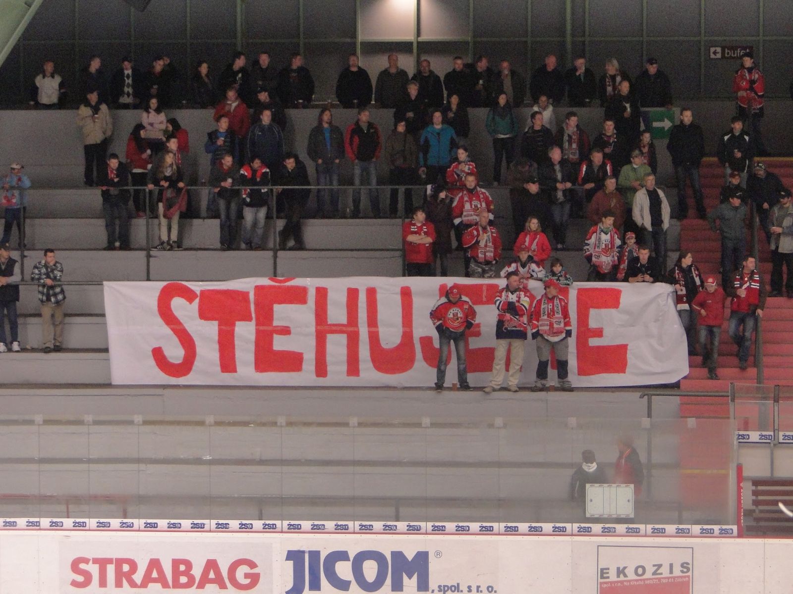 Hokejoví fanoušci z Brodu se bouří, stojí za nimi i Holík