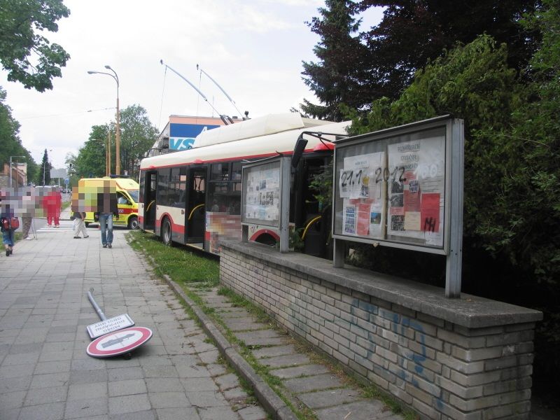 obrázek: Hrozivě vypadající nehoda trolejbusu se stala dnes v Jihlavě