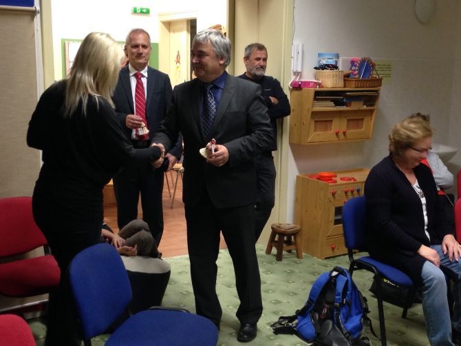 Inspektoři životního prostředí předali dárky dětem ze Zvonečku