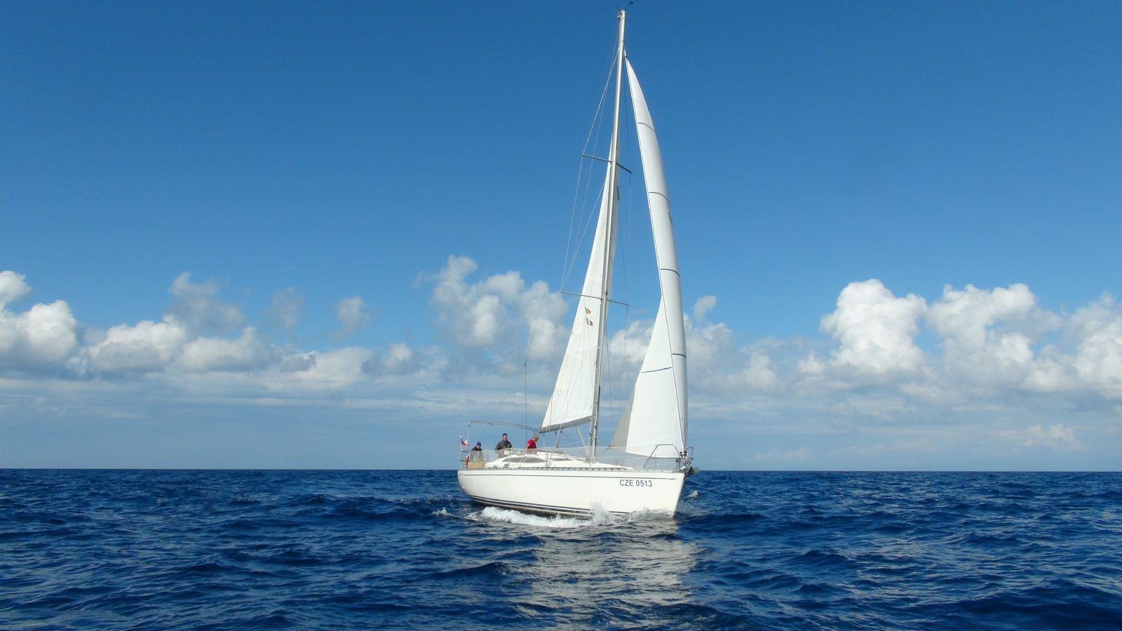 obrázek: Jachtař Tomáš Kůdela vyplouvá na cestu přes Atlantik