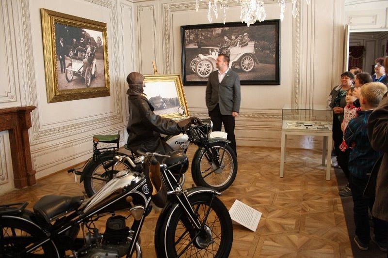 obrázek: Jaroměřický zámek voní benzínem