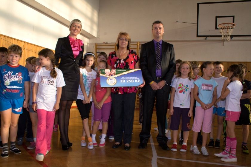 /uws_images/firmy/083199/clanky/jednota-ve-velkem-mezirici-a-procter-amp-gamble-predal-dar-velkomeziricske-skole/000001_h.jpg