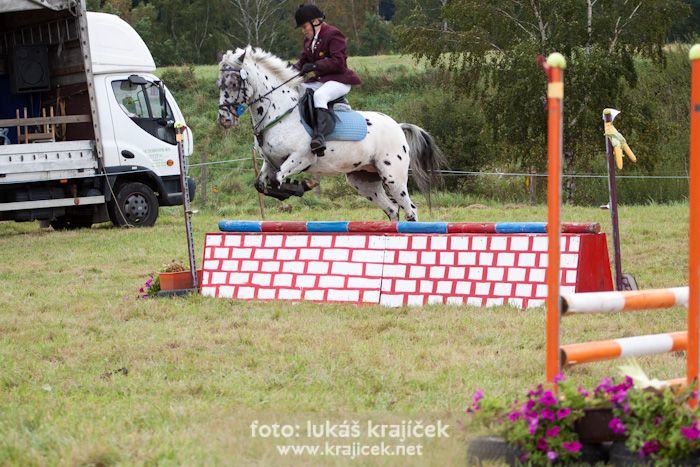 Jezdeckým závodům v Kamenné nepřálo počasí