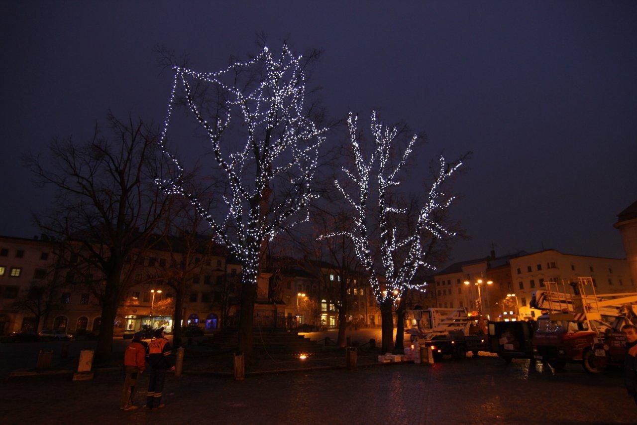 /uws_images/firmy/083199/clanky/jihlava-ma-vanocni-strom-z-dusejova-uz-je-na-miste/000003_h.jpg