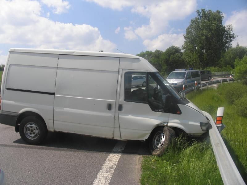 Jihlavsko: Usnul za volantem a projel ještě dvě stě metrů