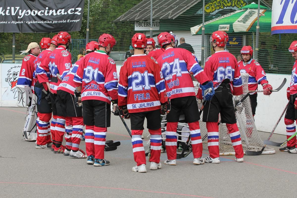 Jihlavským hokejbalistům překvapivě skončila sezona