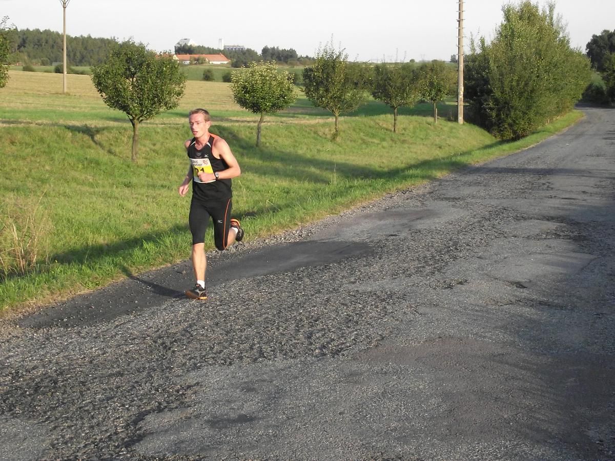 Jiří Brychta vítězně na půlmaratonu