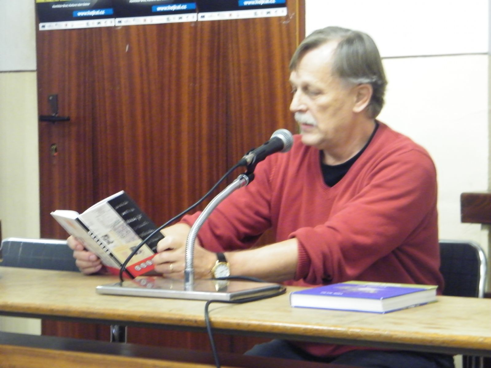 Jiří Dědeček na havlíčkobrodském veletrhu představil knihu vzpomínek