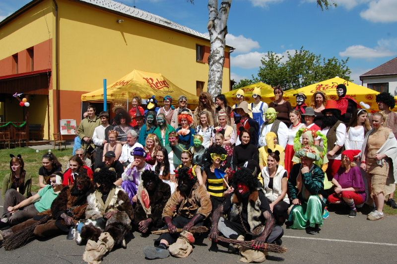 Knyk žil Pohádkovým lesem