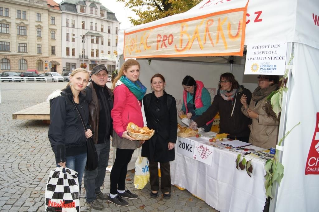 obrázek: Koláče pro hospic chutnaly v Jihlavě i v sychravém počasí