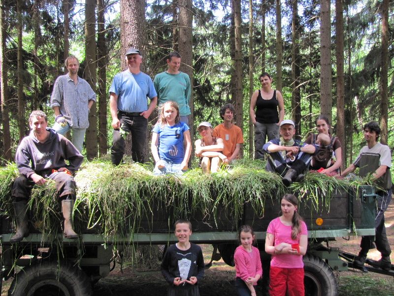 Kosení o víkendu na Mrzatci