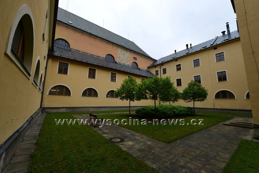 obrázek: Letní čítárna krajské knihovny v Brodě je v provozu