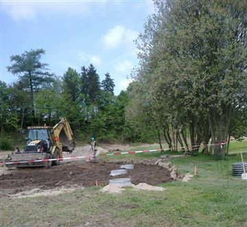 obrázek: Lidé ohrožují svoje zdraví vstupem na staveniště v Jihlavě