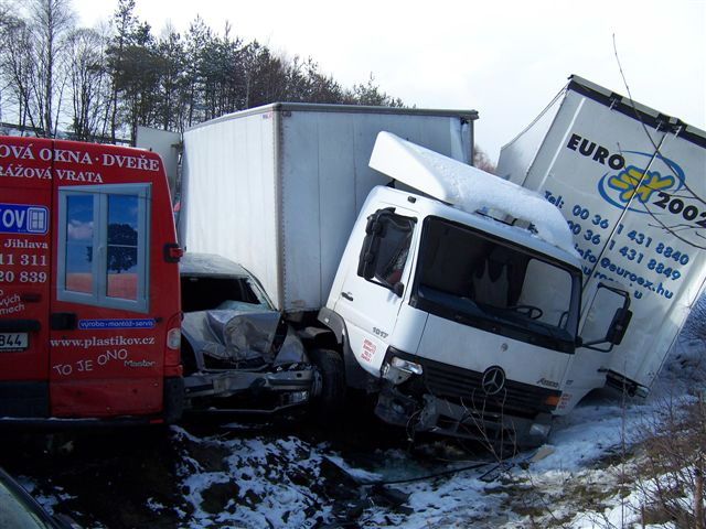 Loni zahynulo na silnicích Vysočiny 36 lidí