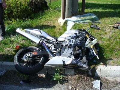 Mezi Netínem a Zásekou havaroval motorkář