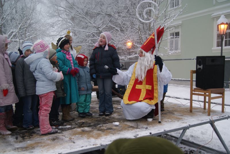 Mikuláš zavítal k dětem také v Moravských Budějovicích