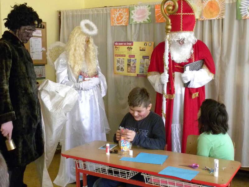 obrázek: Mikulášské nadělování v Rozsochatci