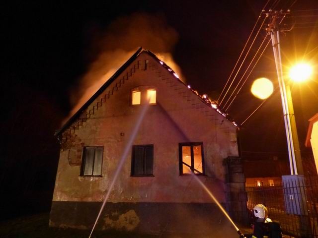 Milionová škoda po požáru ve Větrném Jeníkově