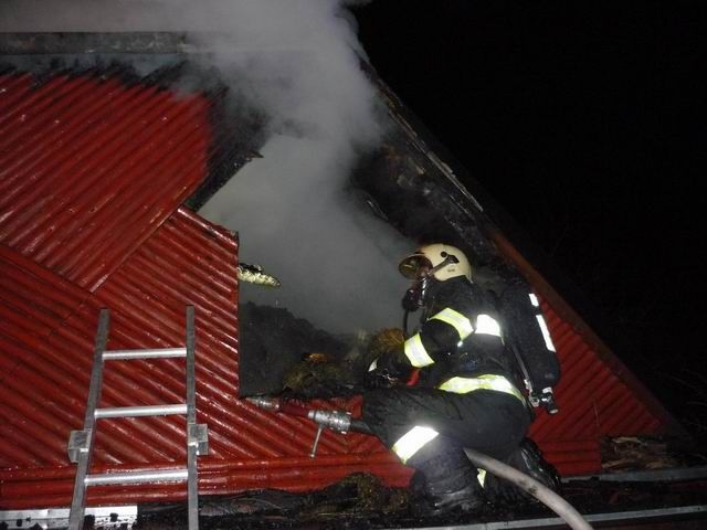 Milionová škoda u sedmi požárů na Vysočině na počátku týdne