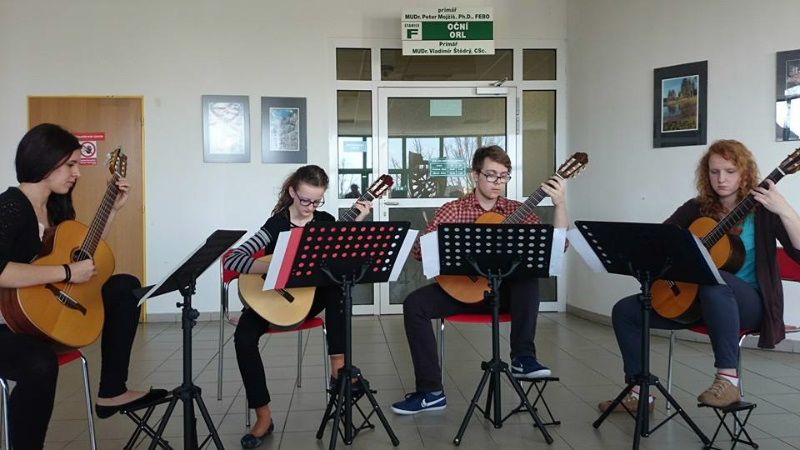 obrázek: Mladí hlinečtí hudebníci vystoupili v brodské nemocnici