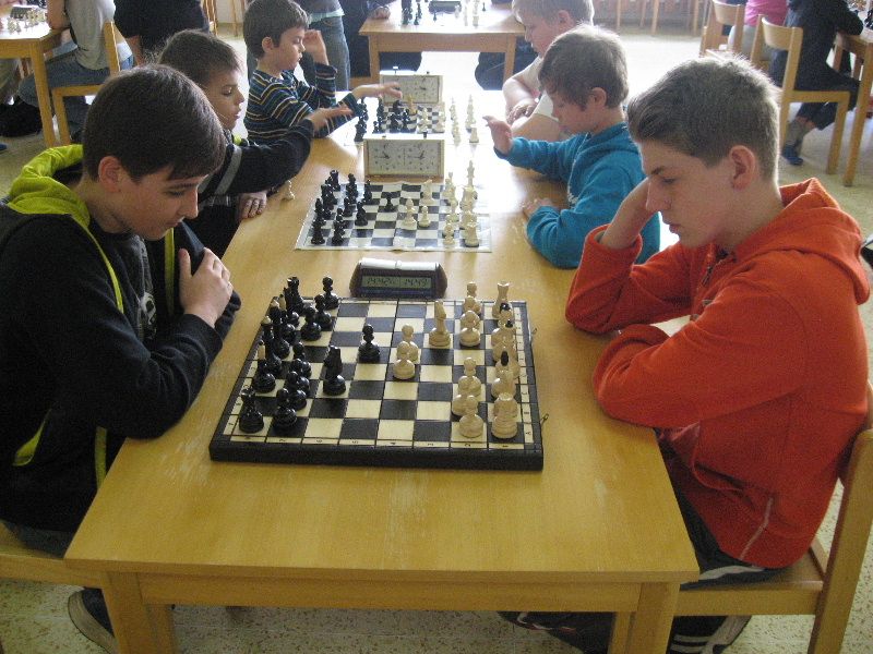 obrázek: Mladí šachisté na turnaji ve Žďáře