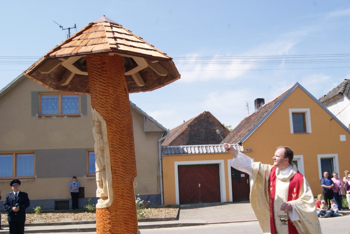 /uws_images/firmy/083199/clanky/mladonovice-slavily-odhaleni-sochy-svateho-floriana/000001_h.JPG