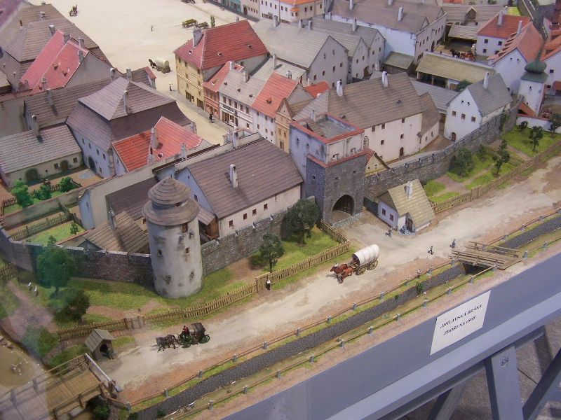 /uws_images/firmy/083199/clanky/model-historickeho-centra-trebic-se-otevrel-verejnosti/000001_h.JPG