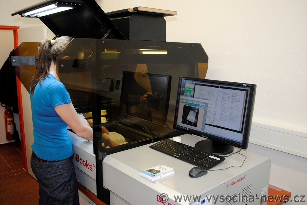 obrázek: Moderní pracoviště v Brodě převádí knihy do elektronické podoby