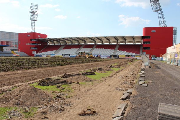 Na jihlavském stadionu se rodí nový trávník, pro nejvyšší soutěž