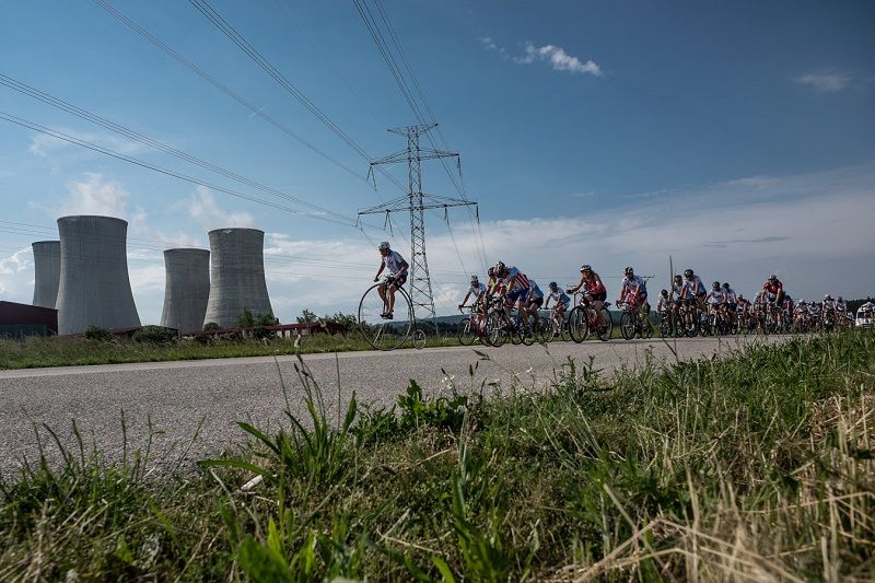 obrázek: Na kolech pomáhali v Rouchovanech onkologicky nemocným dětem