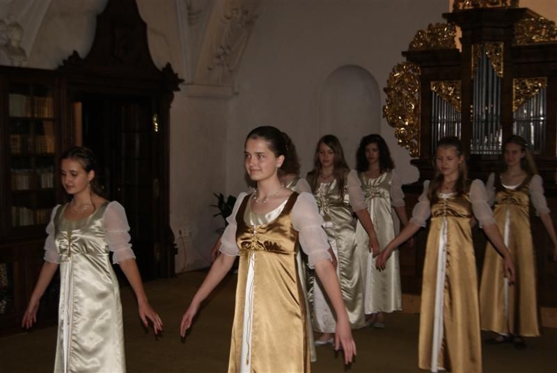 /uws_images/firmy/083199/clanky/na-namestskem-zamku-udelili-oceneni-za-skutek-roku-2011/000002_h.jpg