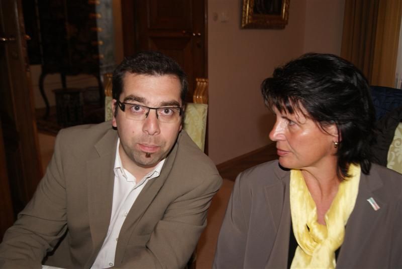 /uws_images/firmy/083199/clanky/na-namestskem-zamku-udelili-oceneni-za-skutek-roku-2011/000004_h.jpg