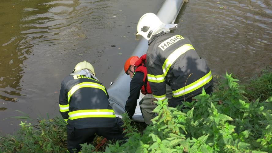 obrázek: Na řece Oslavě došlo cvičně k ekologické havárii