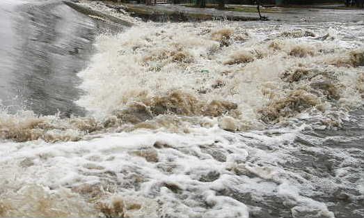 Na Vysočině stále prší, hasiči mají plné ruce práce