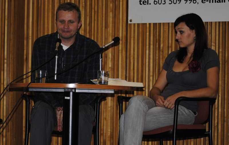 obrázek: Na žurnalistické škole dnes vystoupí David Kovařík a Sandra Kreisslová
