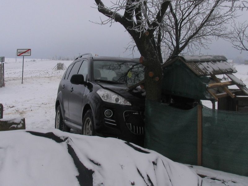 Namrzající déšť způsobil na Vysočině ledovku