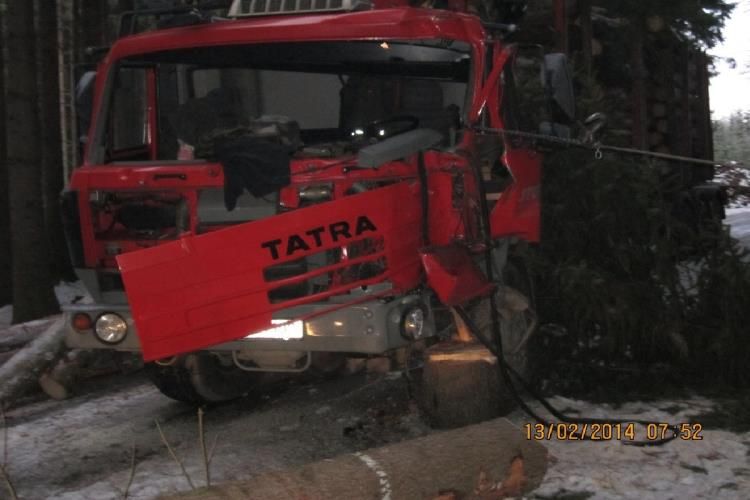 obrázek: Nehoda nákladního vozu v lese u Řídelova
