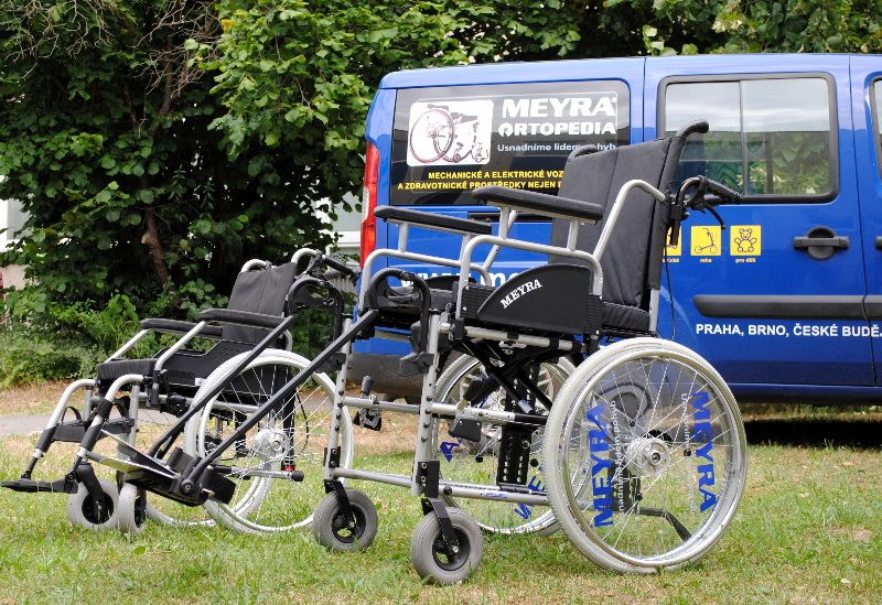 Nejvyšší Čech získal speciálně upravený invalidní vozík