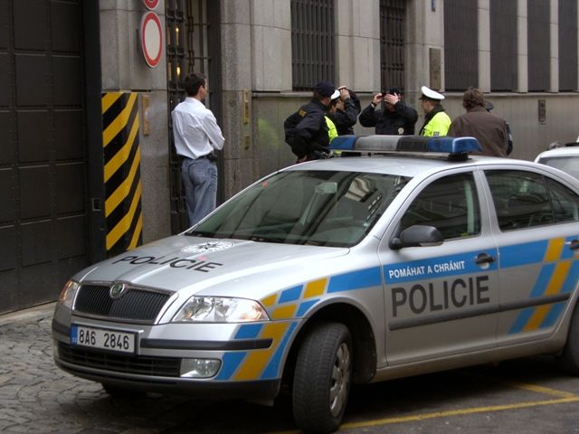 Neznámý pachatel kradl v neuzamčeném domě