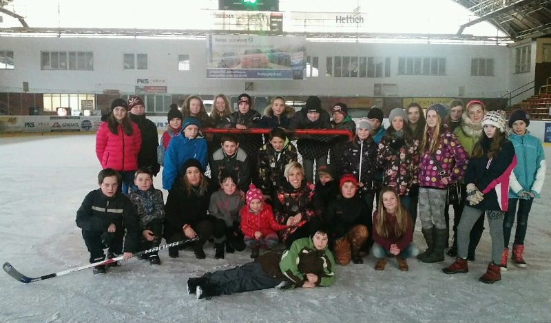 Nížkovští školáci převzali vysvědčení na ledě