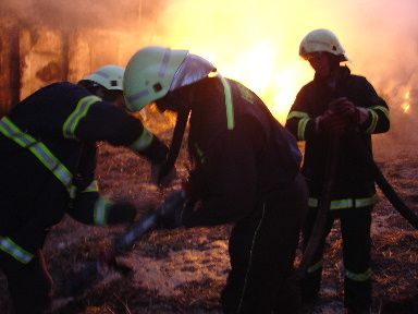 Noční požár v Hluboké způsobil milionovou škodu