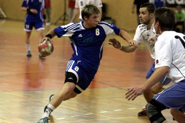 Novoveselští házenkáři udrželi kontakt se středem tabulky