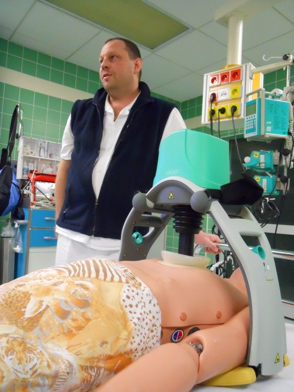 Nový přístroj na jihlavském ARO dává pacientům větší šanci