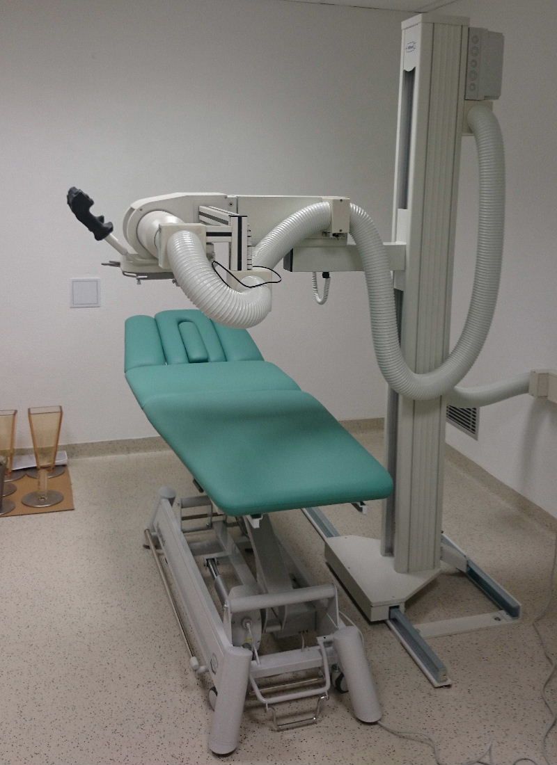 Nový radioterapeutický přístroj v Nemocnici Pelhřimov pomáhá od bolesti