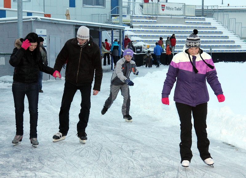 O víkendu zahájili v Třebíči bruslaři na baseballovém stadionu