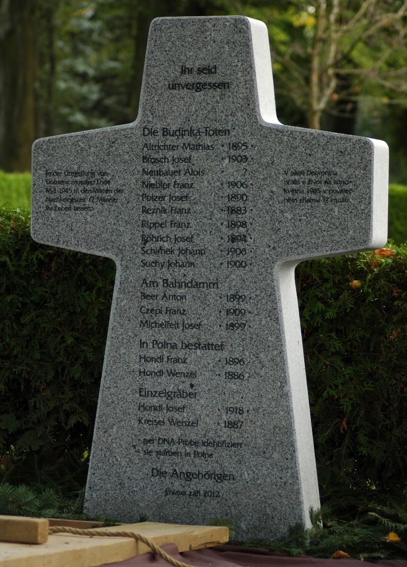 Oběti z louky Budínka našly konečně svůj klid na jihlavském hřbitově
