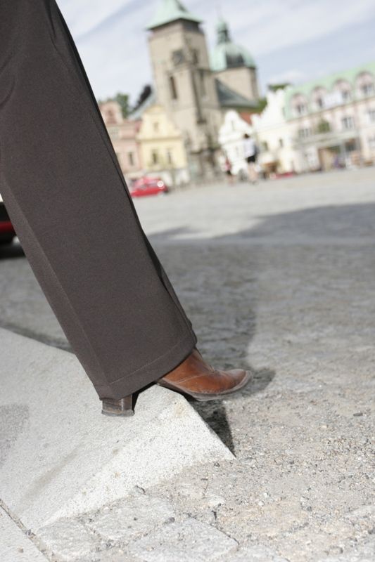 obrázek: Obrubníky na náměstí jsou malér, přiznává brodský radní