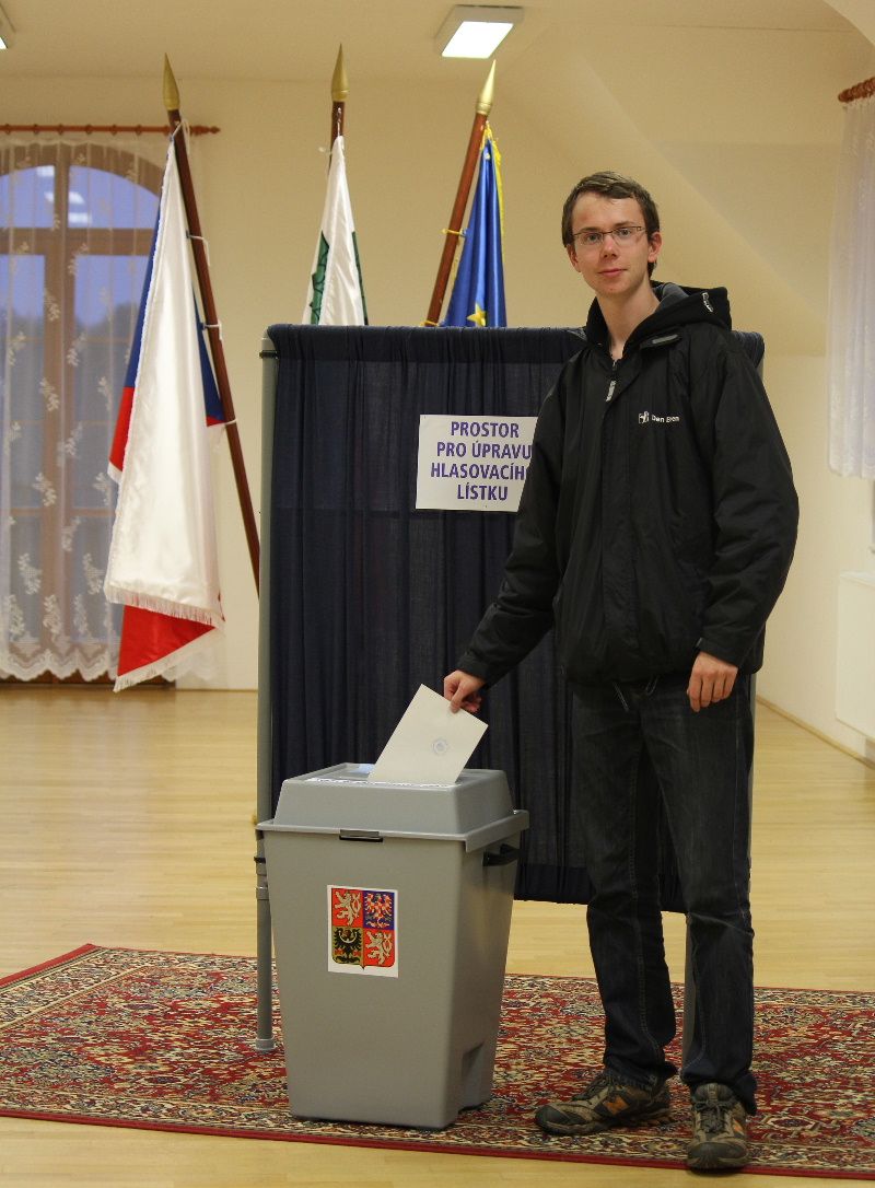 Obyvatelé Vysočiny vybírají nové krajské zastupitele a senátory