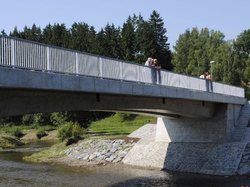 Ocmanice a Naloučany opět spojuje most